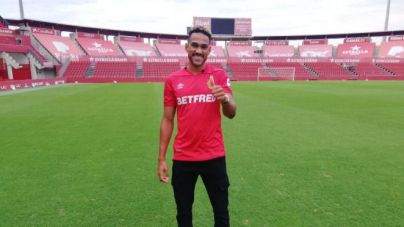 El Mallorca anuncia la cesión de Mboula al Racing