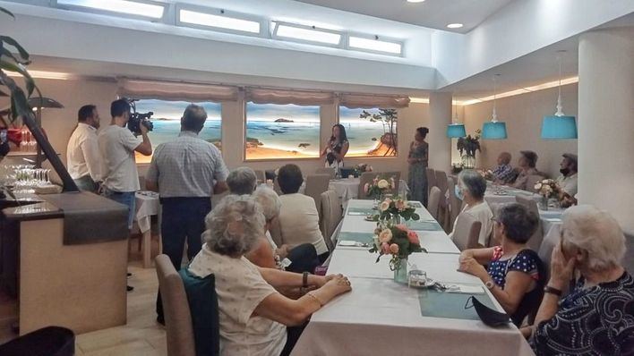 África Juan inaugura una mirada al mar titulada “Amor azul”