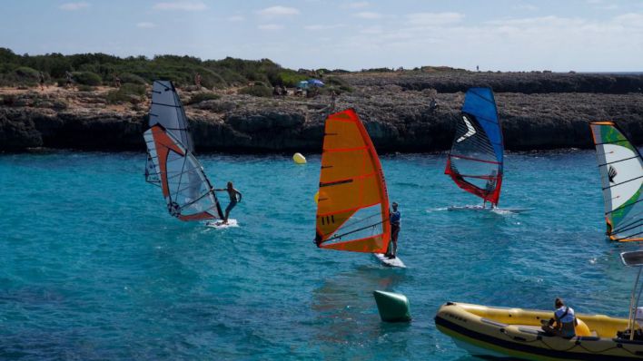 Miles de personas participan en el festival LOF Menorca