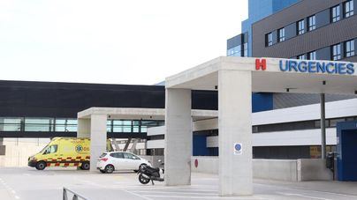 Un motorista, grave tras estrellarse contra un coche