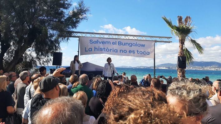 8.000 firmas contra el derrumbe de 'El Bungalow'
