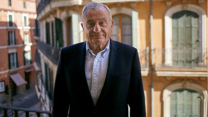 Fulgencio Coll felicita a los europeos en inglés, francés y alemán