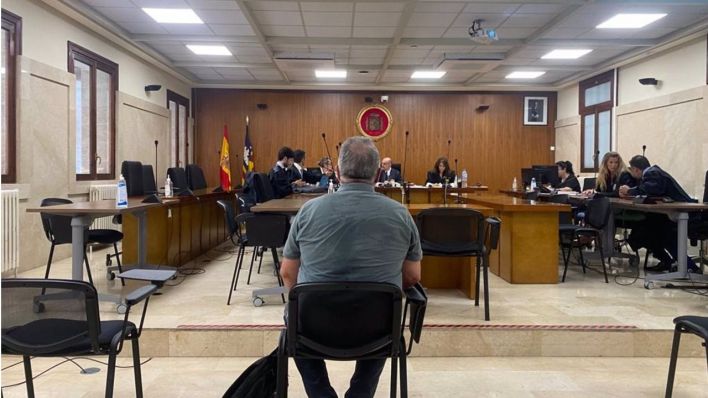 El acusado de estafar 100.000 euros a su madre culpa a su hermana
