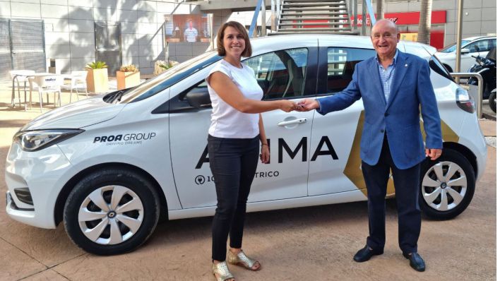 ASIMA firma un acuerdo con Proa Group para el uso de un vehículo eléctrico