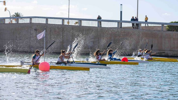 El Parc de la Mar acoge el Trofeo San Silvestre de piragüismo del Nàutic Portitxol