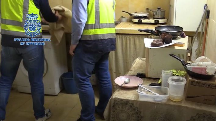 2 años y 4 meses sin empleo ni sueldo para el policía que alquilaba infraviviendas a inmigrantes
