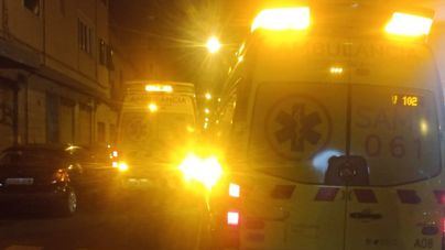 Un peatón, grave tras ser atropellado por una moto en Gremi Tintorers