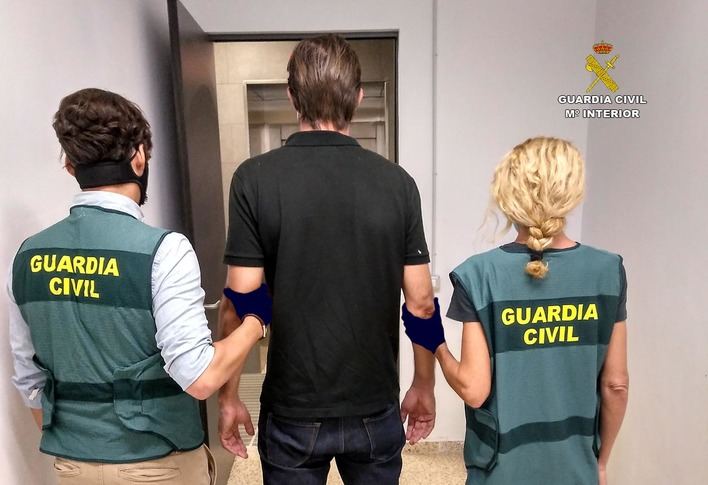 Detenido un suizo en el aeropuerto de Palma acusado de abusar sexualmente de dos menores