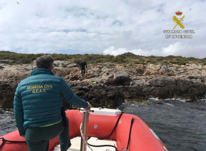 Sancionadas tres personas por bañarse en el mar pese al confinamiento