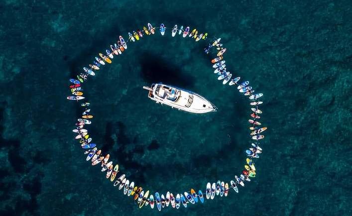 Emotivo homenaje en Sa Rápita al surfero fallecido José Pedro Ginard