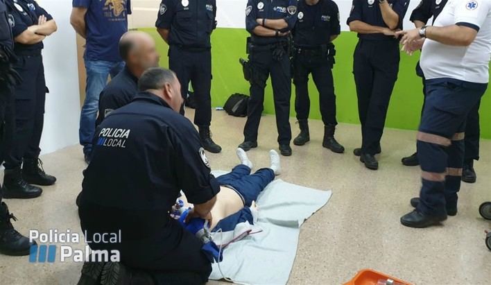 La Policía Local de Palma realiza un curso de reanimación