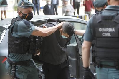 Piden prisión permanente para el hombre que mató a su mujer embarazada y a su hijo