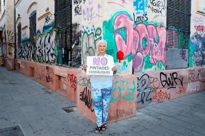 Los escritores Eusèbia Rayó y Àlex Volney se suman a la campaña d ARCA contra las pintadas