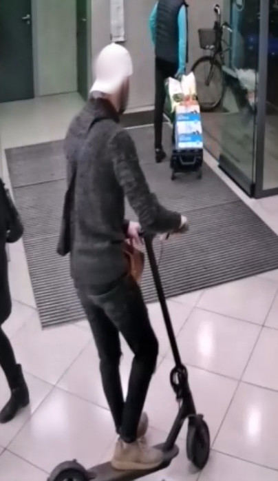 Detenido por robar 11 patinetes eléctricos en la entrada de supermercados de Pere Garau