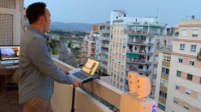 El tenor que emociona a Palma desde su balcón: "Cuando pase todo volveré a cantar el Nessun Dorma'"