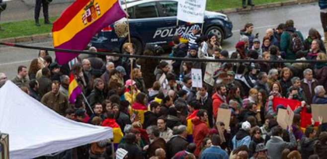 El acto republicano de Palma, una hora antes del España-Chile