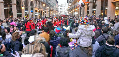 20.000 personas llenan de color Palma en la Rueta