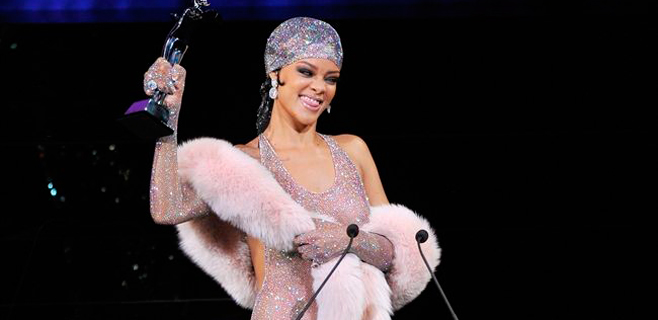 Rihanna no deja nada a la imaginación